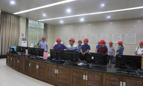 發展集團黨委書記、董事長譚建華帶隊督查分公司防洪防汛工作